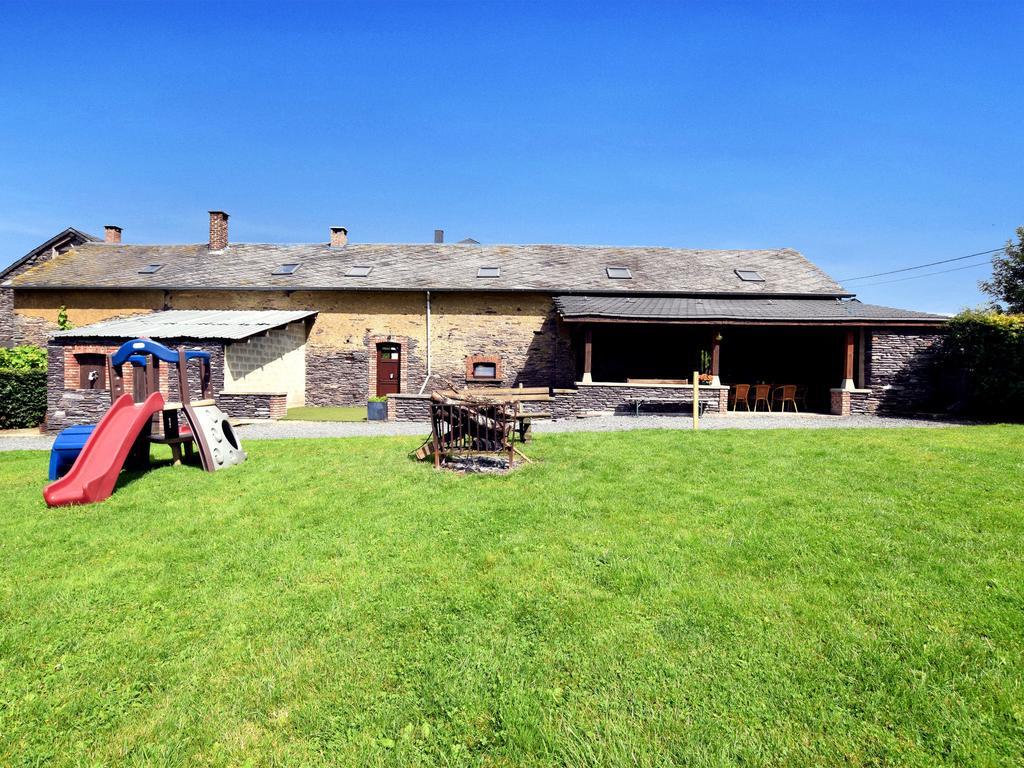 Spacious Holiday Home In Lierneux With Garden Extérieur photo